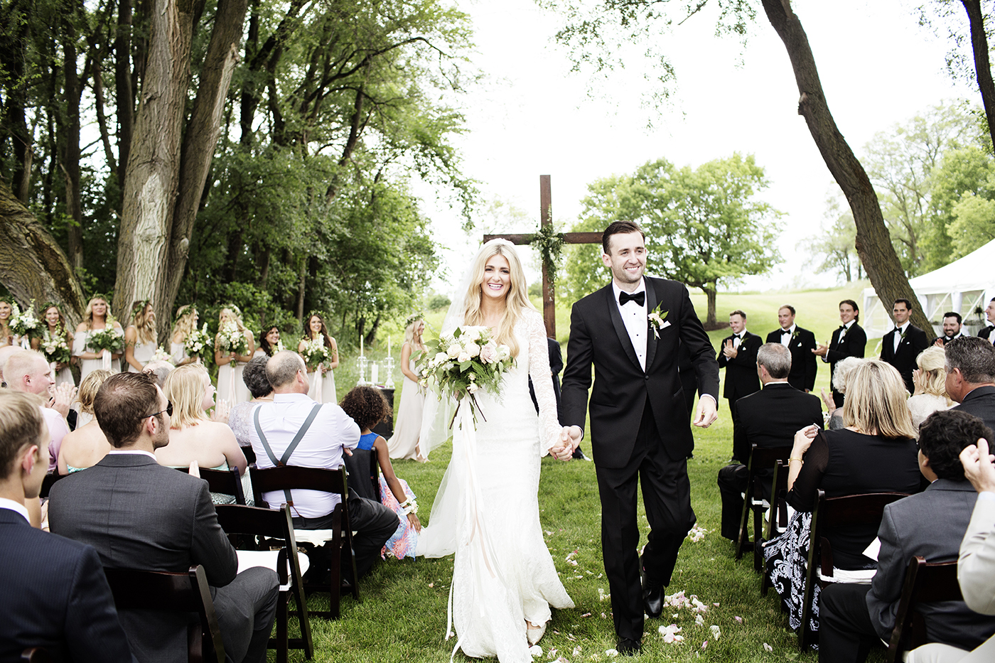 Buffalo MN Barn Wedding | Wedding Photographer | Photos by Photogen Inc. | Eliesa Johnson | Based in Minneapolis, Minnesota