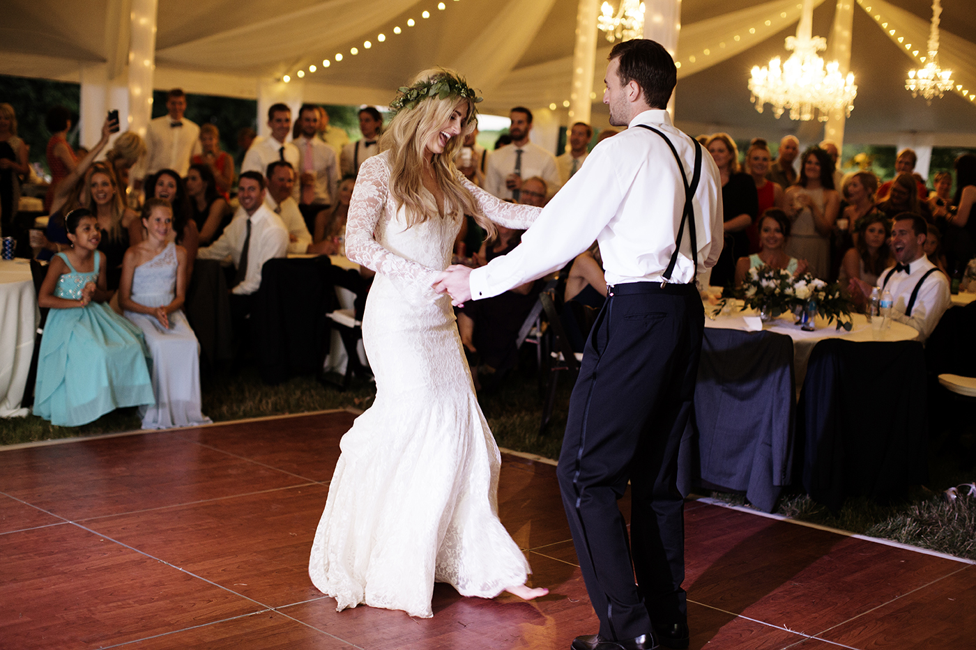 Buffalo MN Barn Wedding | Wedding Photographer | Photos by Photogen Inc. | Eliesa Johnson | Based in Minneapolis, Minnesota