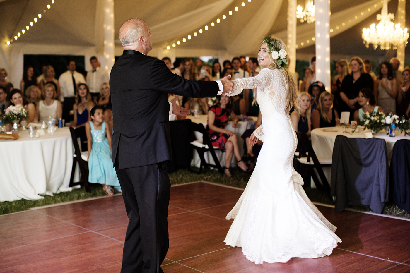 Buffalo MN Barn Wedding | Wedding Photographer | Photos by Photogen Inc. | Eliesa Johnson | Based in Minneapolis, Minnesota