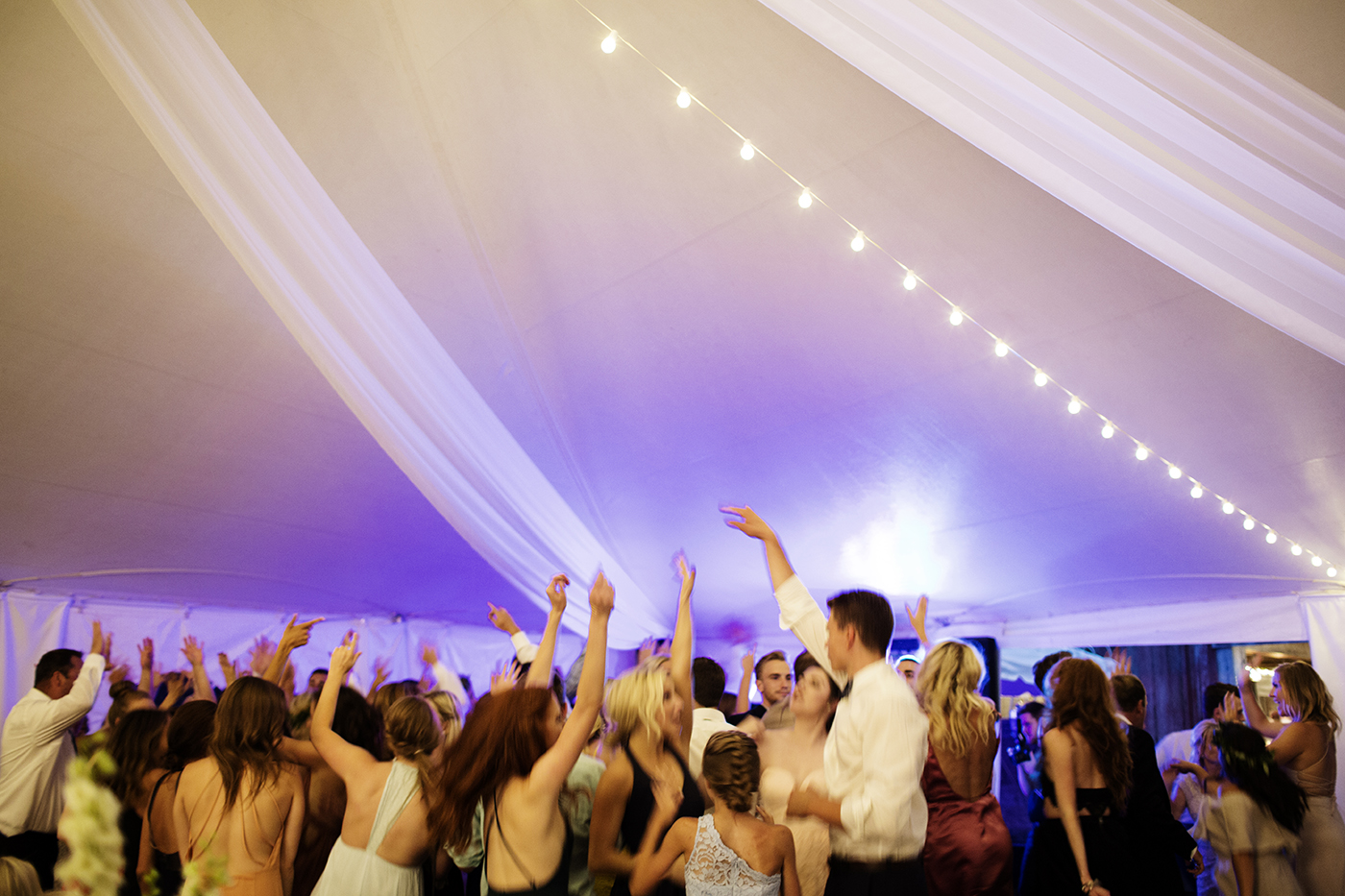 Buffalo MN Barn Wedding | Wedding Photographer | Photos by Photogen Inc. | Eliesa Johnson | Based in Minneapolis, Minnesota