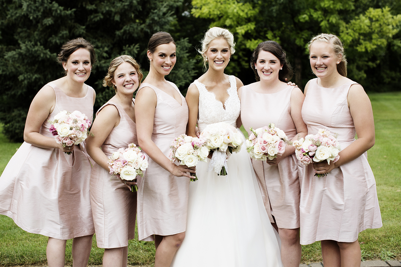 Bridesmaids | Diamond Lake Lutheran Church Wedding | Minneapolis Wedding Photographer | Photos by Photogen Inc. | Eliesa Johnson