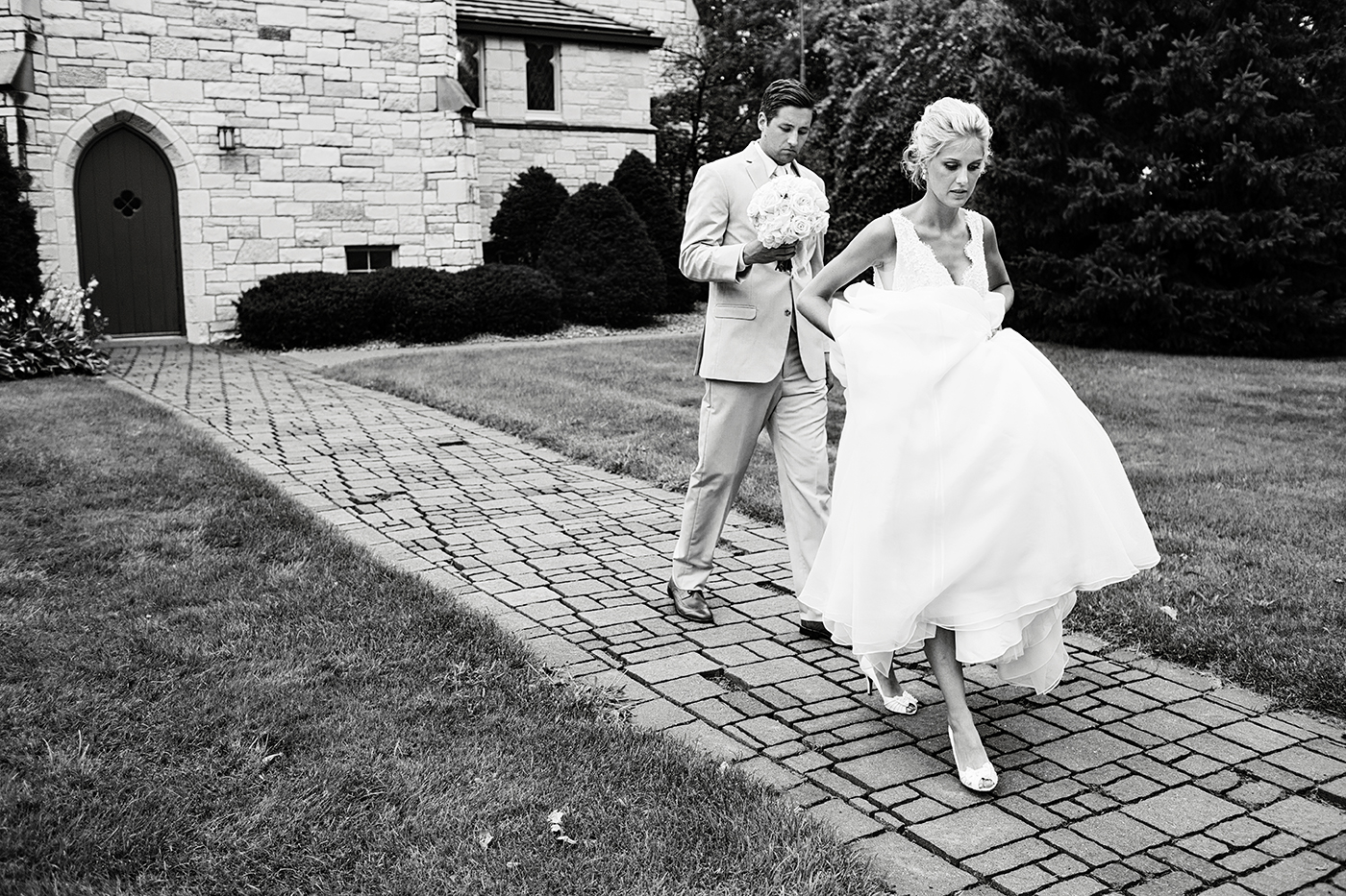 Diamond Lake Lutheran Church Wedding | Minneapolis Wedding Photographer | Photos by Photogen Inc. | Eliesa Johnson