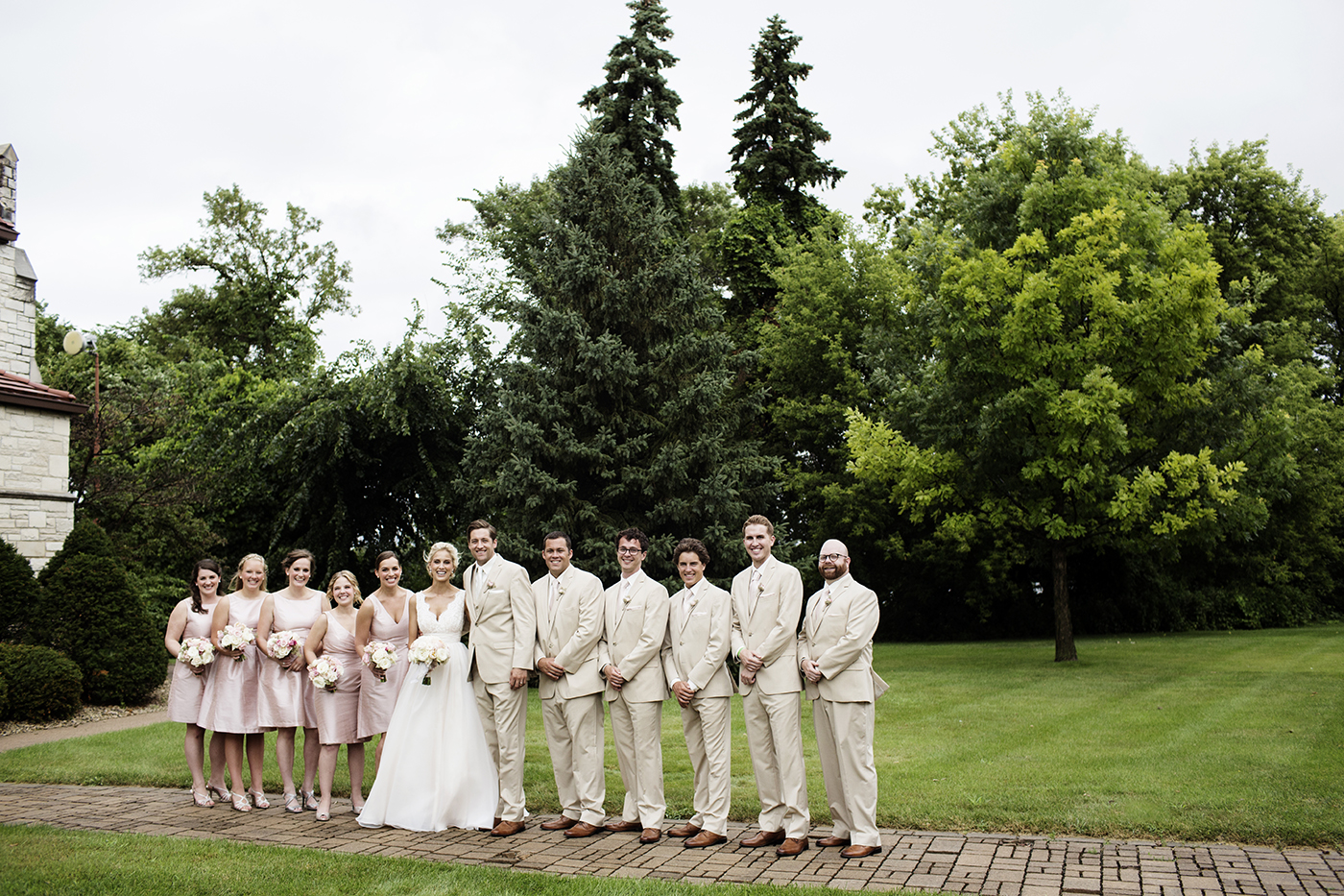 Diamond Lake Lutheran Church Wedding | Minneapolis Wedding Photographer | Photos by Photogen Inc. | Eliesa Johnson