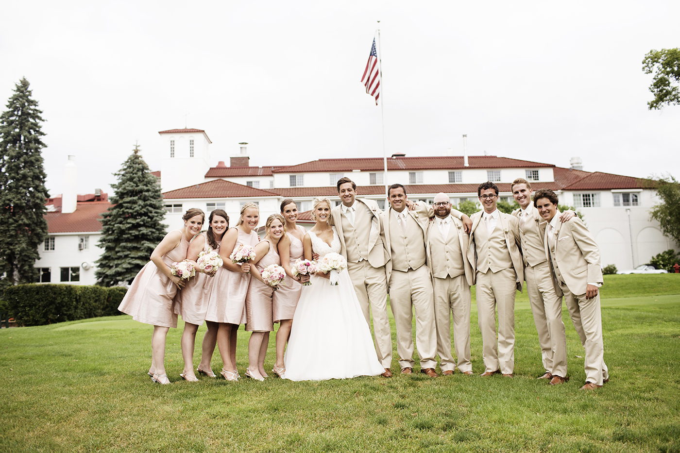 Lafayette Club Wedding Minnetonka Beach | Minneapolis Wedding Photographer | Photos by Photogen Inc. | Eliesa Johnson