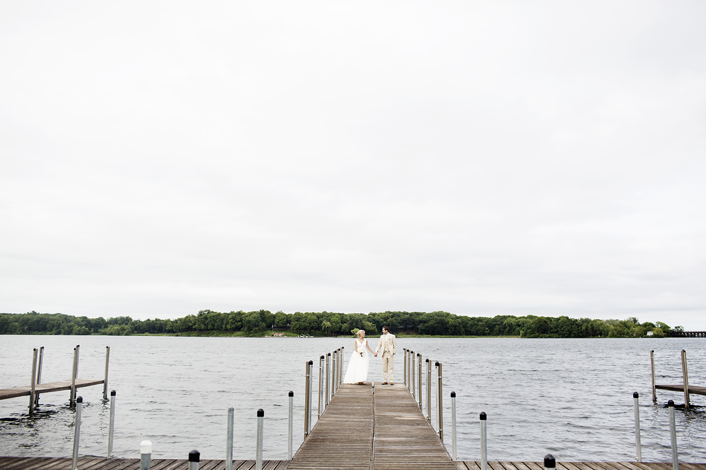 Lafayette Club Wedding Minnetonka Beach | Minneapolis Wedding Photographer | Photos by Photogen Inc. | Eliesa Johnson