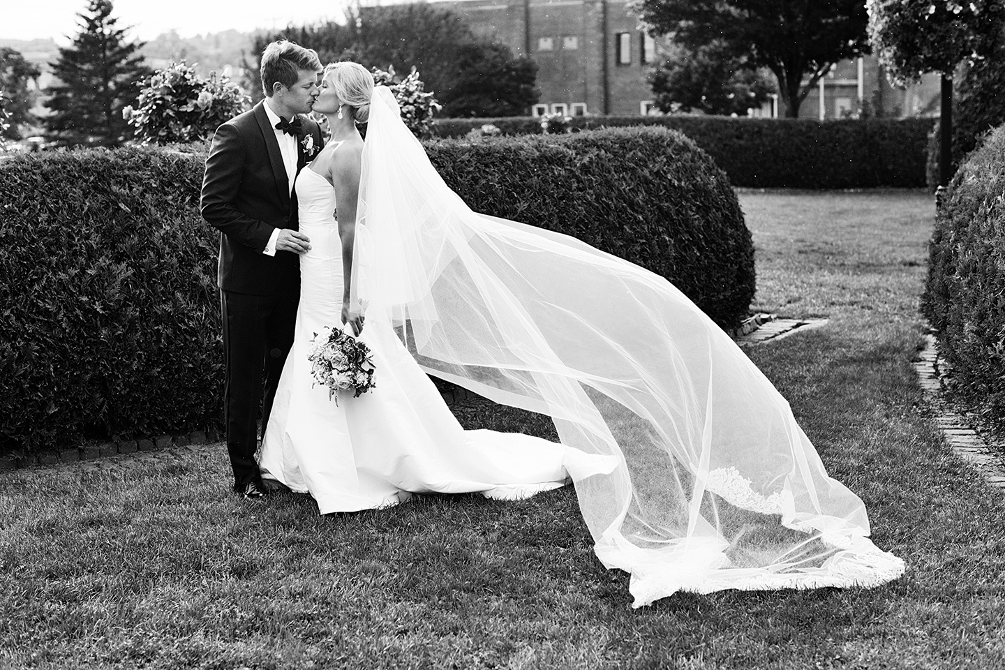 Kitchie Gammie Club Duluth | Wedding Photographer | Photogen Inc. | Eliesa Johnson | Based in Minneapolis, Minnesota