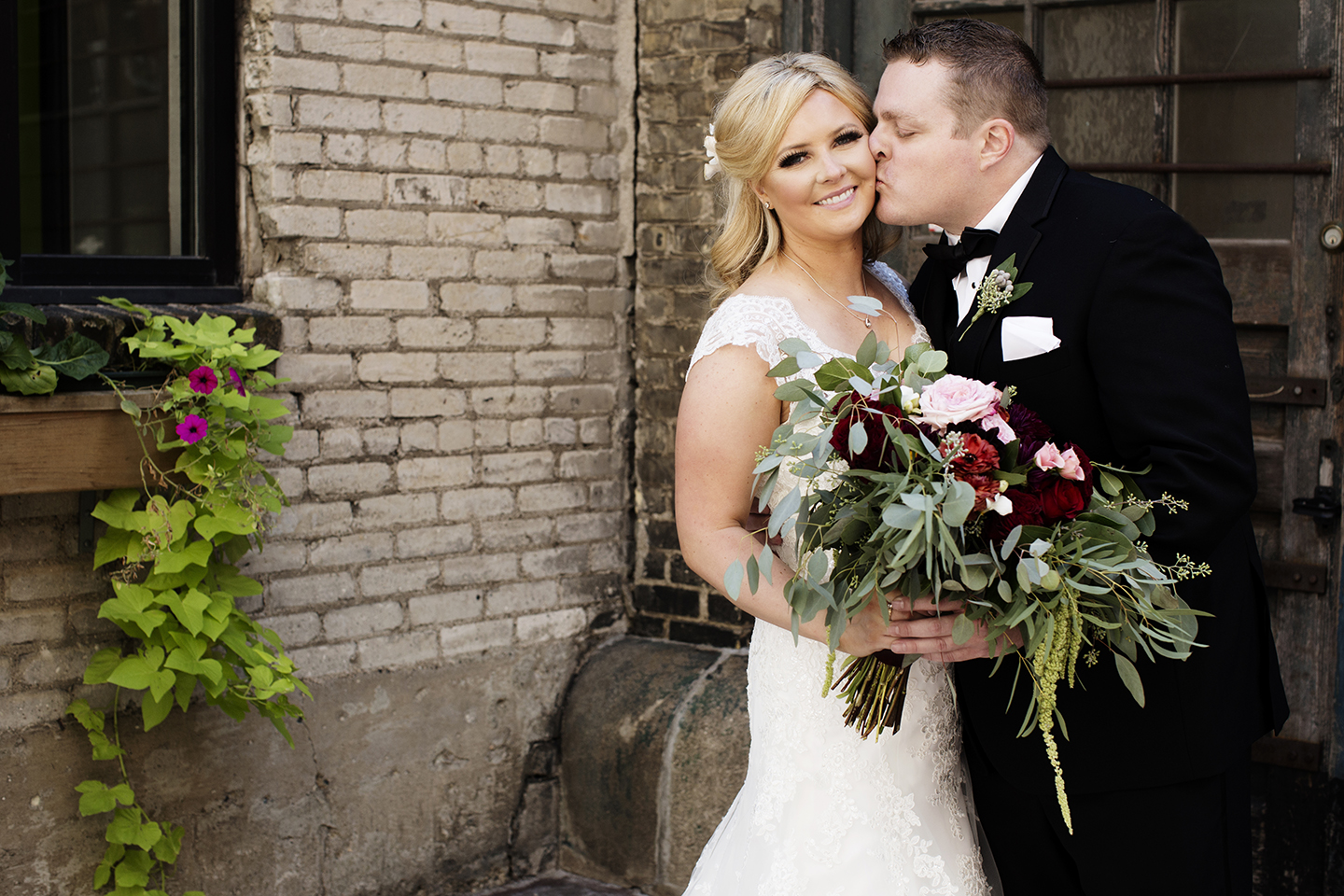 Hennepin Ave. United Methodist Church Wedding | Photography by Photogen Inc. | Eliesa Johnson | Based in Minneapolis, Minnesota