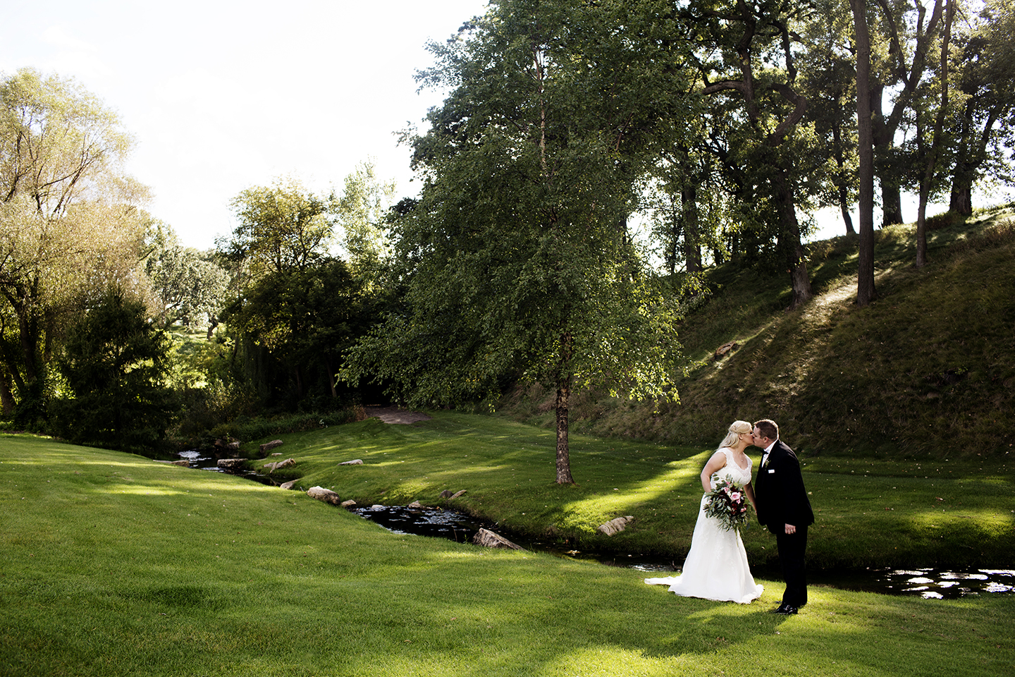 Town &amp; Country Club Wedding Reception | Photography by Photogen Inc. | Eliesa Johnson | Based in Minneapolis, Minnesota