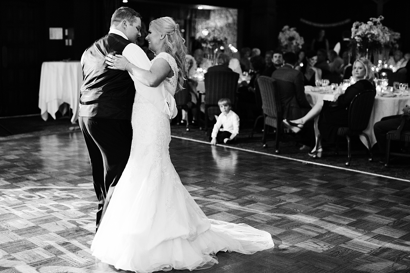 Town &amp; Country Club Wedding Reception | Photography by Photogen Inc. | Eliesa Johnson | Based in Minneapolis, Minnesota