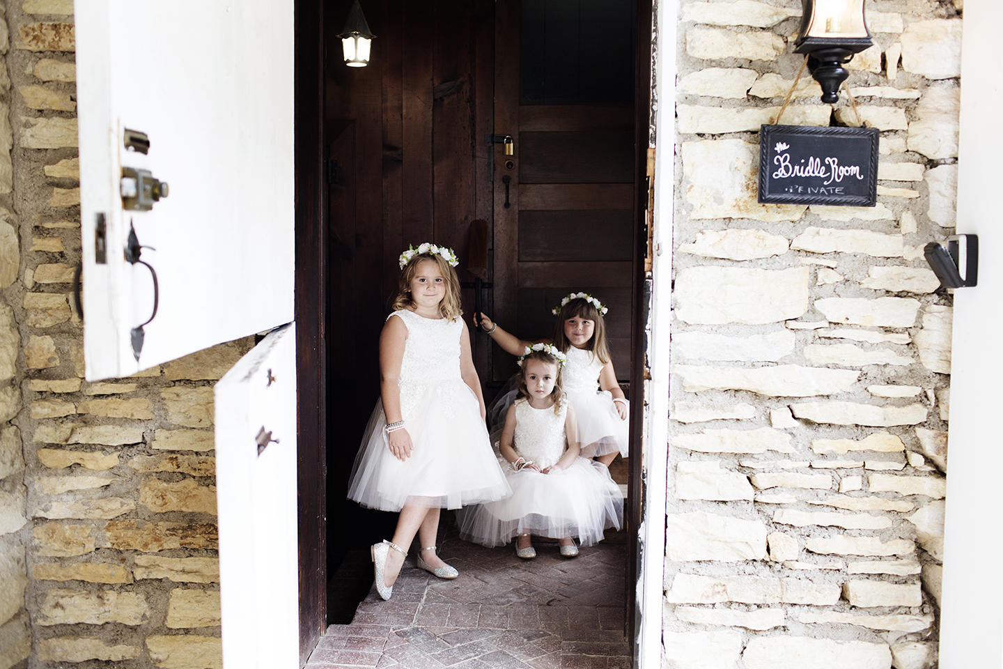 Rustic Barn Wedding Photos Mayowood Stone Barn Rochester, MN | Photography by Photogen Inc. | Eliesa Johnson | Based in Minneapolis, Minnesota