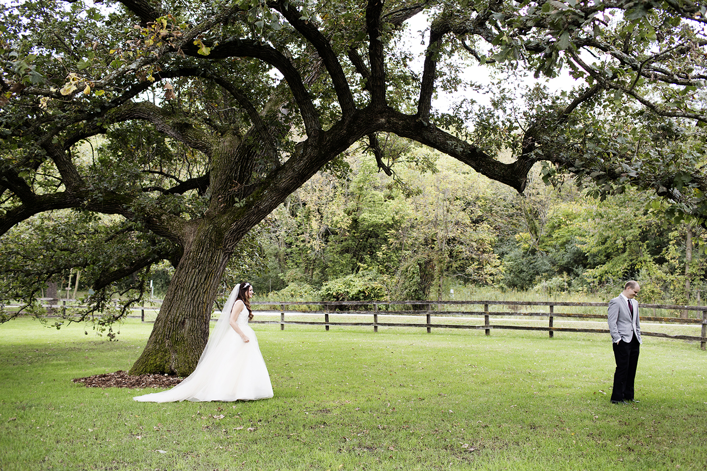 Rustic Barn Wedding Photos Mayowood Stone Barn Rochester, MN | Photography by Photogen Inc. | Eliesa Johnson | Based in Minneapolis, Minnesota