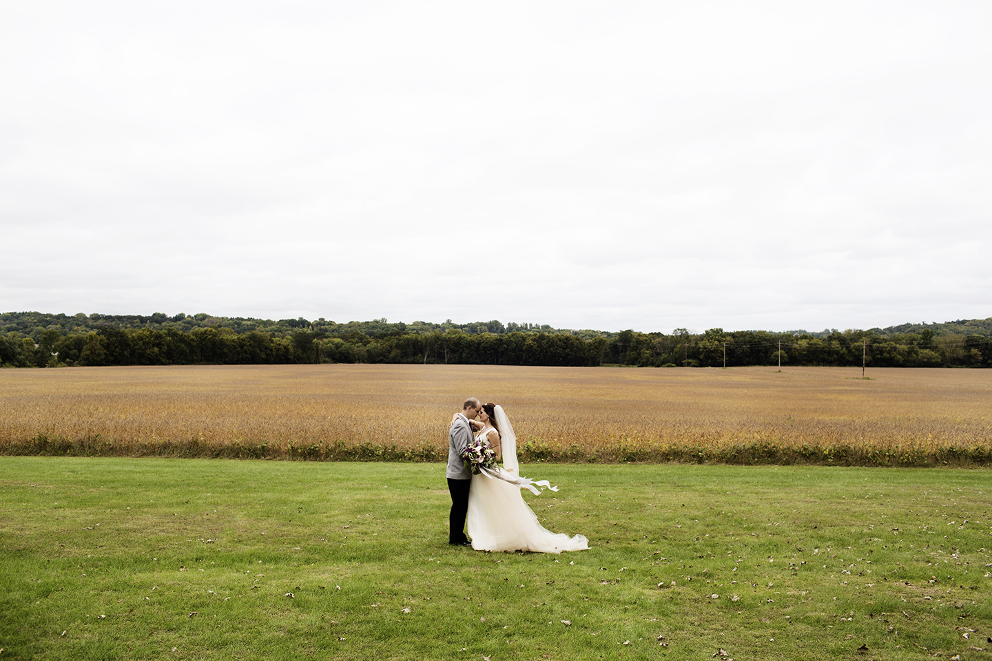 Rustic Barn Wedding Photos Mayowood Stone Barn Rochester, MN | Photography by Photogen Inc. | Eliesa Johnson | Based in Minneapolis, Minnesota