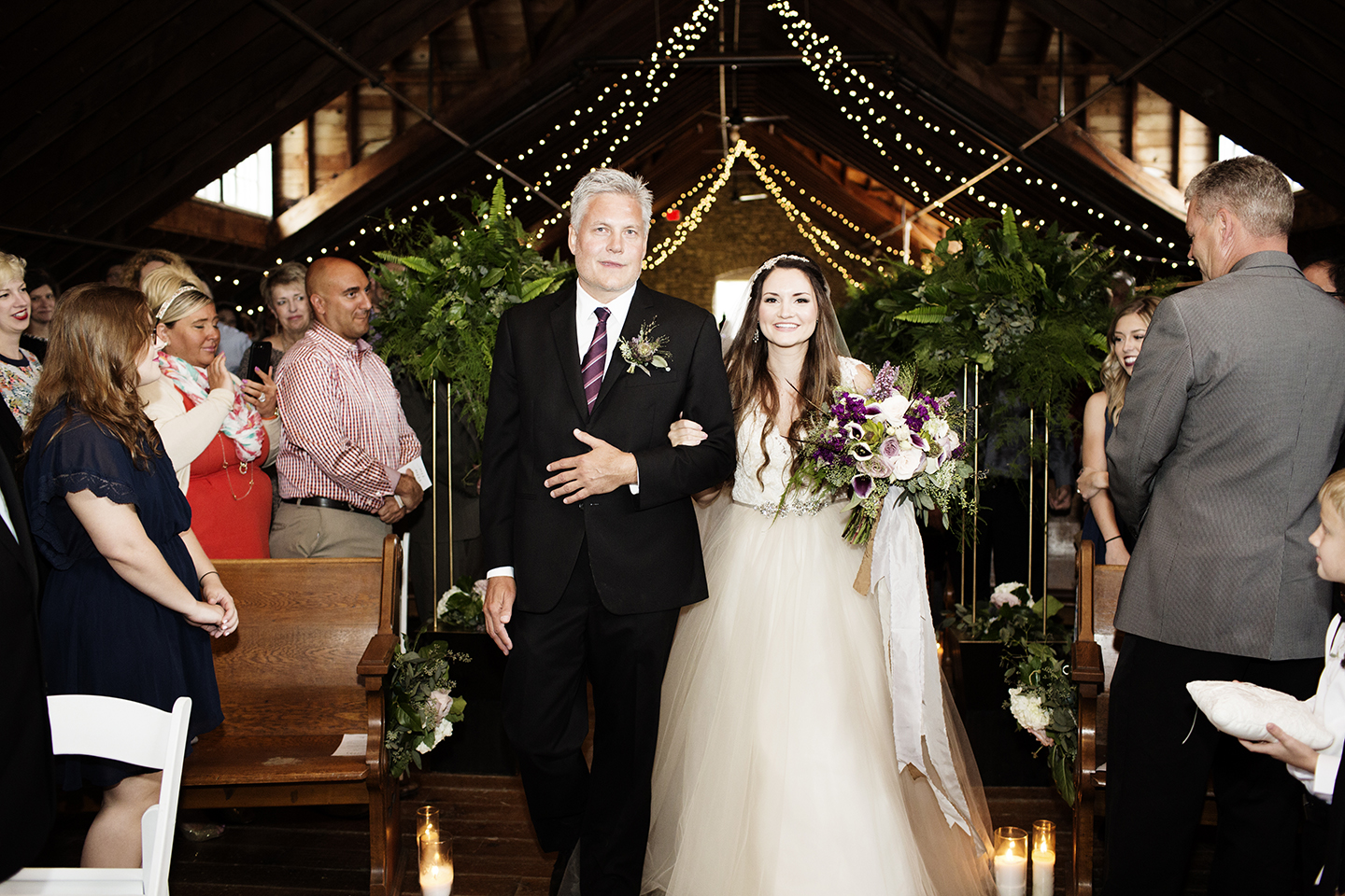 Rustic Barn Wedding Photos Mayowood Stone Barn Rochester, MN | Photography by Photogen Inc. | Eliesa Johnson | Based in Minneapolis, Minnesota