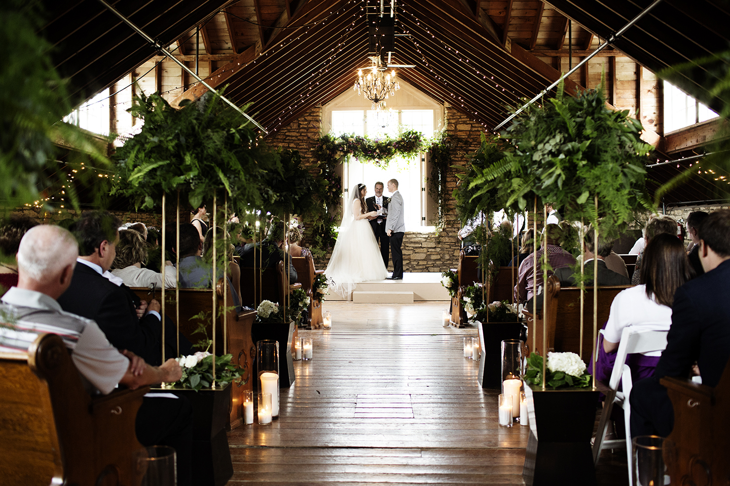 Rustic Barn Wedding Photos Mayowood Stone Barn Rochester, MN | Photography by Photogen Inc. | Eliesa Johnson | Based in Minneapolis, Minnesota