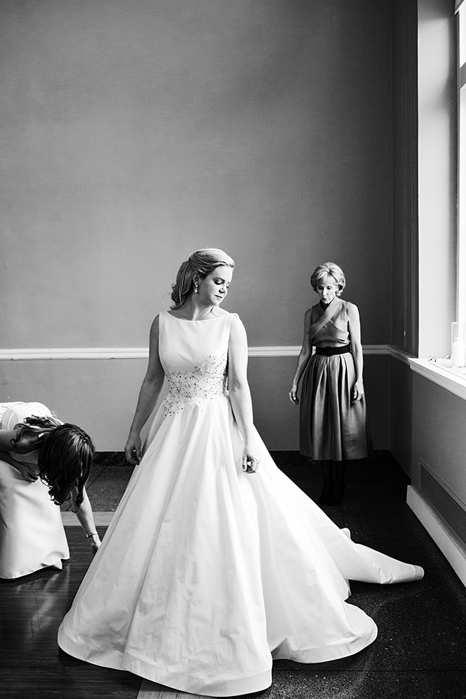 Calhoun Beach Club Wedding Photos | Wedding Photographer | Photogen Inc. | Eliesa Johnson | Minneapolis, Minnesota