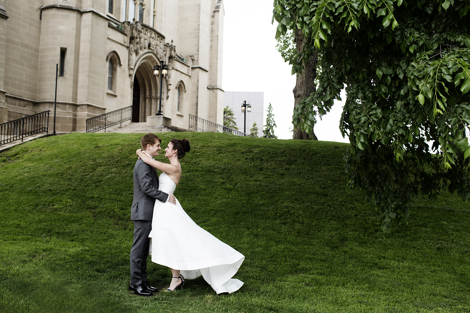 Loring Park Wedding Photos | Photography by Photogen Inc. | Eliesa Johnson | Based in Minneapolis, Minnesota