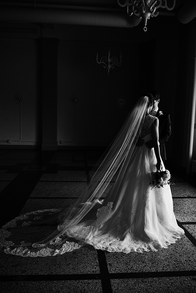 Loring Park Wedding Photos | Photography by Photogen Inc. | Eliesa Johnson | Based in Minneapolis, Minnesota