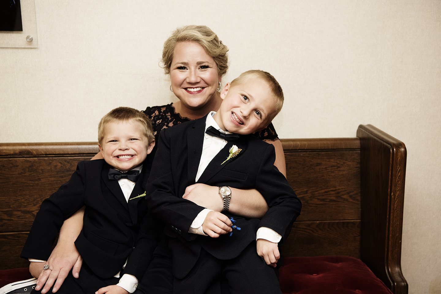 St. Mark's Episcopal Cathedral Wedding Photos | Photography by Photogen Inc. | Eliesa Johnson | Based in Minneapolis, Minnesota