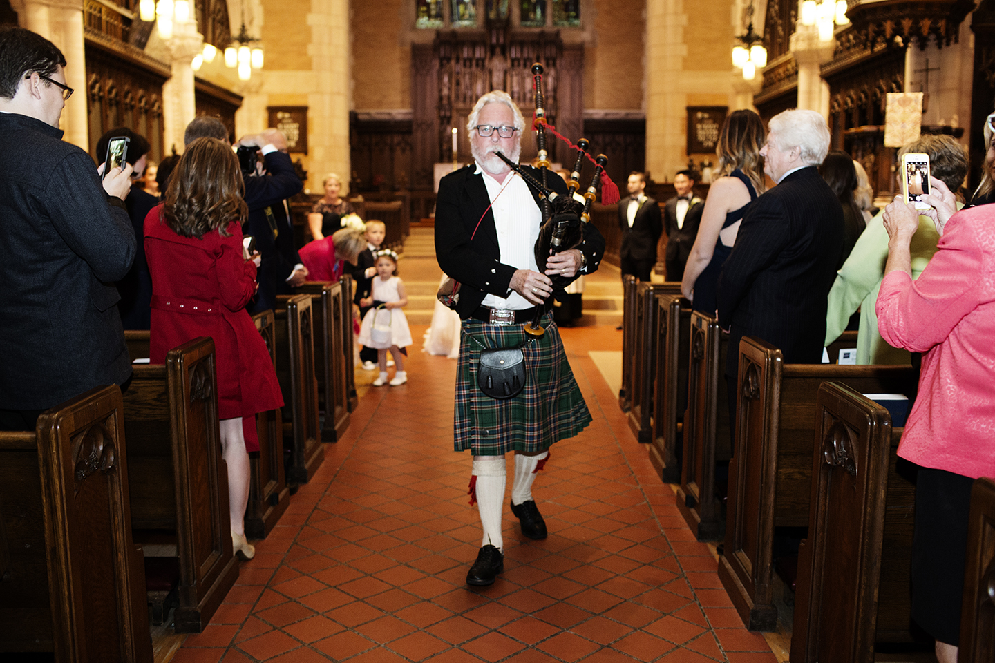 St. Mark's Episcopal Cathedral Wedding Photos | Photography by Photogen Inc. | Eliesa Johnson | Based in Minneapolis, Minnesota