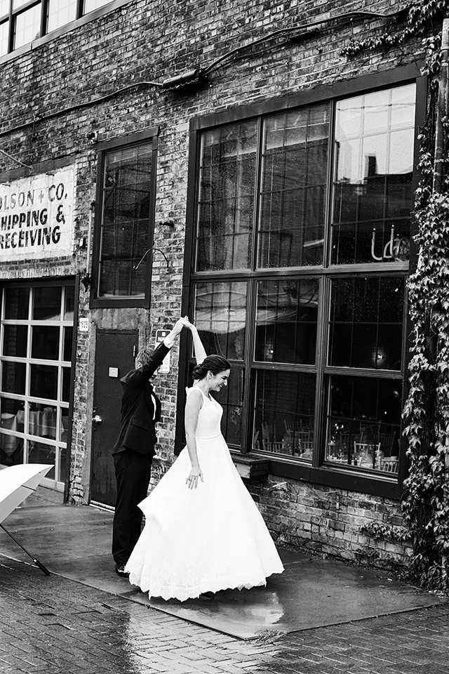 The Loring Social Wedding Photos | Photography by Photogen Inc. | Eliesa Johnson | Based in Minneapolis, Minnesota