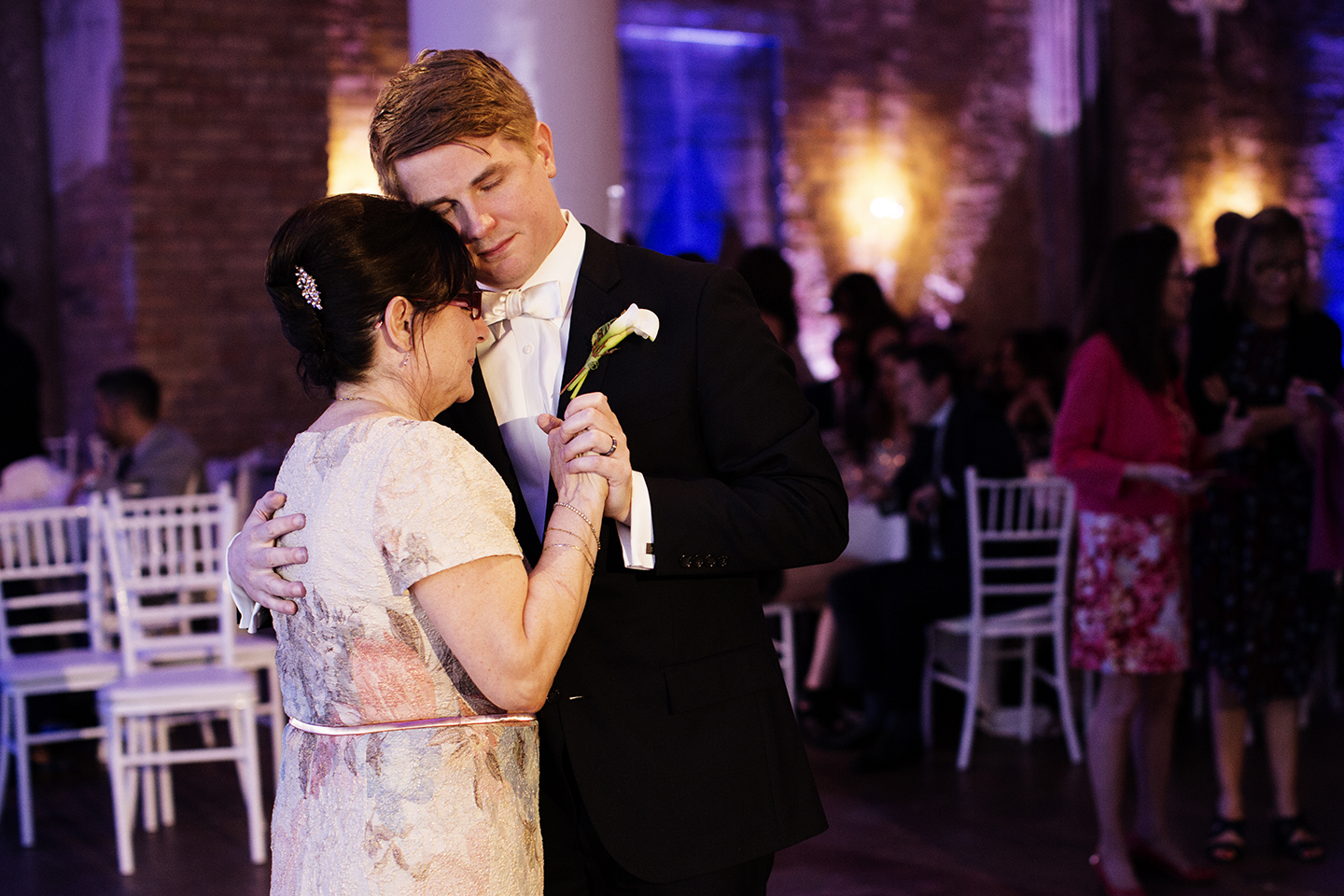 The Loring Social Wedding Photos | Photography by Photogen Inc. | Eliesa Johnson | Based in Minneapolis, Minnesota