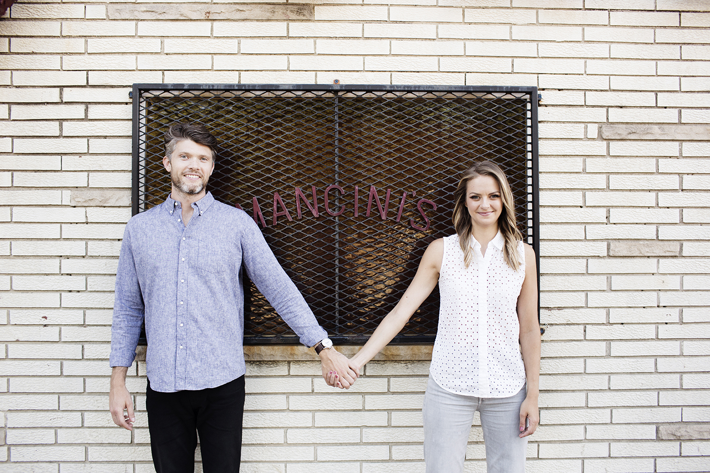 St. Paul Engagement Photos | Photography by Photogen Inc. | Eliesa Johnson | Based in Minneapolis, Minnesota