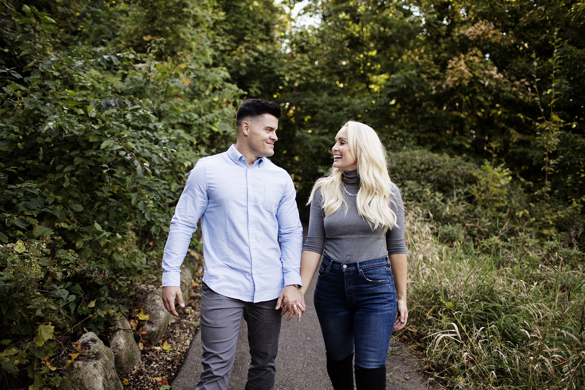 Minnesota Landscape Arboretum Engagement Photos | Photography by Photogen Inc. | Eliesa Johnson | Based in Minneapolis, Minnesota