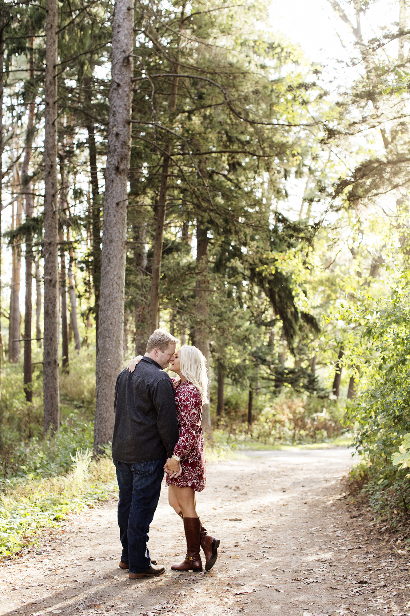 MN Engagement Photos | Photography by Photogen Inc. | Eliesa Johnson | Based in Minneapolis, Minnesota