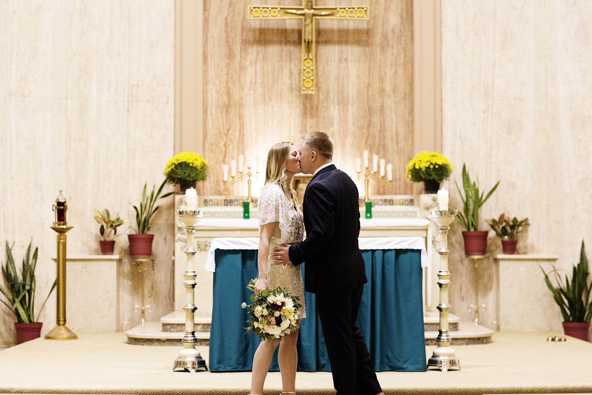 Private Church Ceremony Wedding Photos | Photography by Photogen Inc. | Eliesa Johnson | Based in Minneapolis, Minnesota