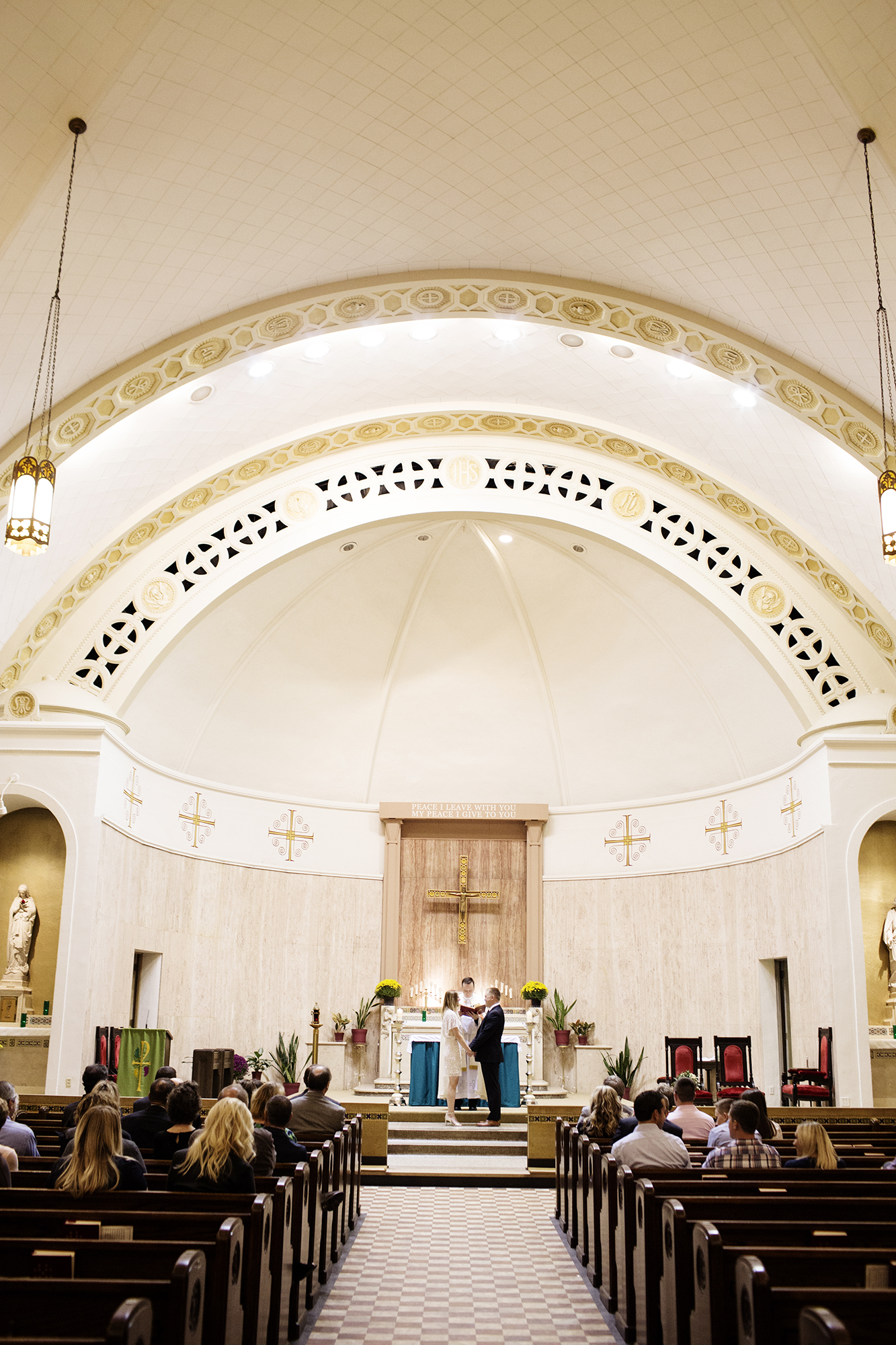 Private Church Ceremony Wedding Photos | Photography by Photogen Inc. | Eliesa Johnson | Based in Minneapolis, Minnesota