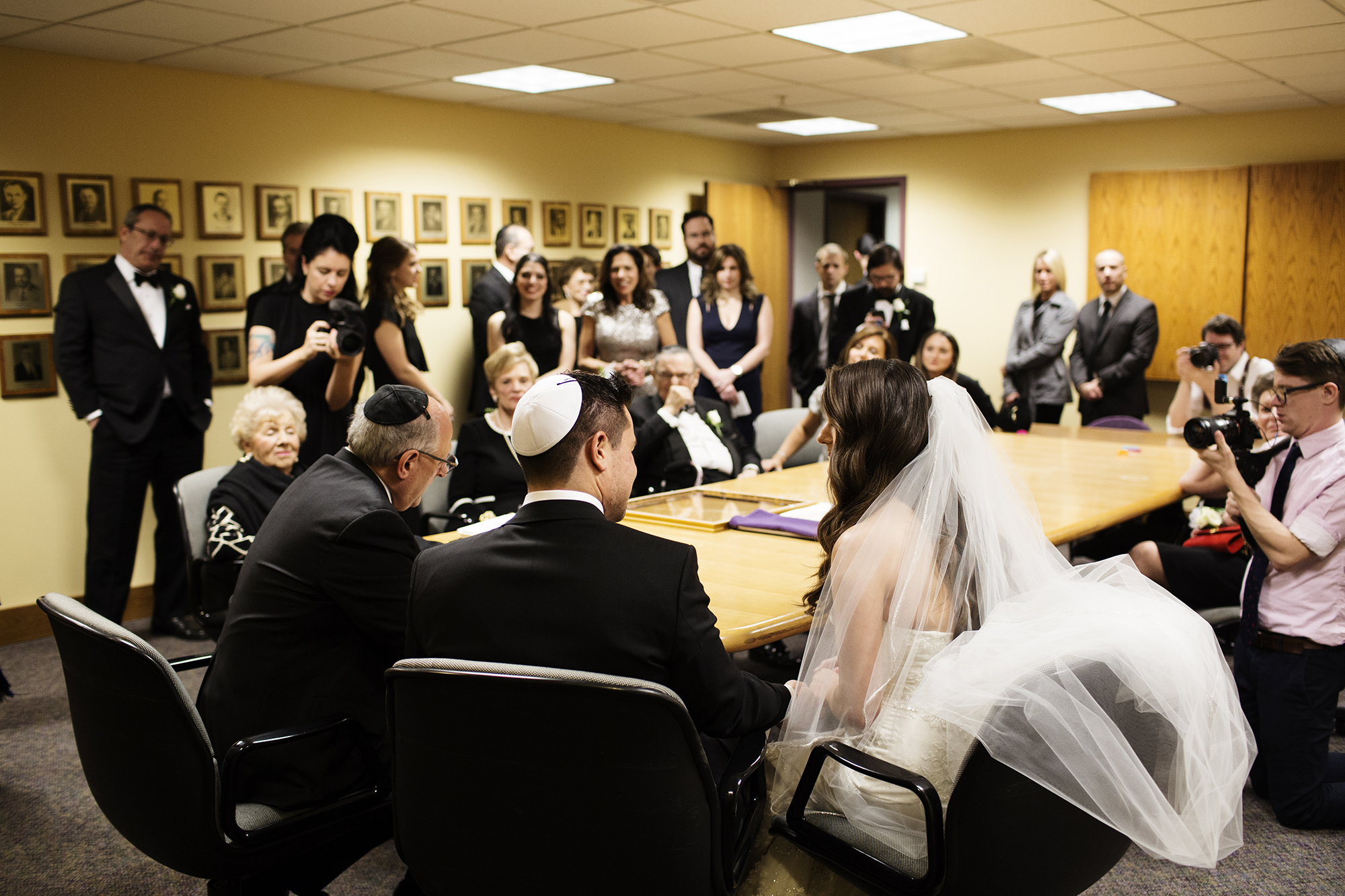 Adath Jeshurun Congregation Wedding Photos | Photography by Photogen Inc. | Eliesa Johnson | Based in Minneapolis, Minnesota