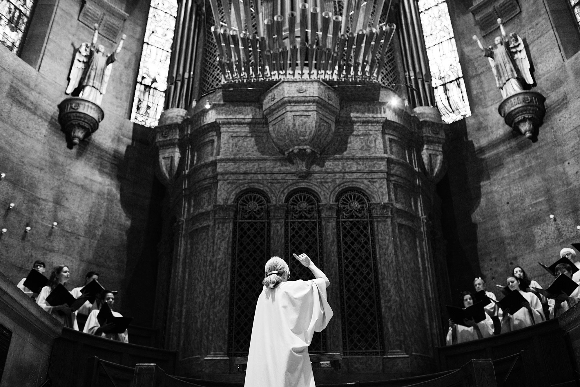 Basilica of St. Mary Wedding Photos | Photography by Photogen Inc. | Eliesa Johnson | Based in Minneapolis, Minnesota