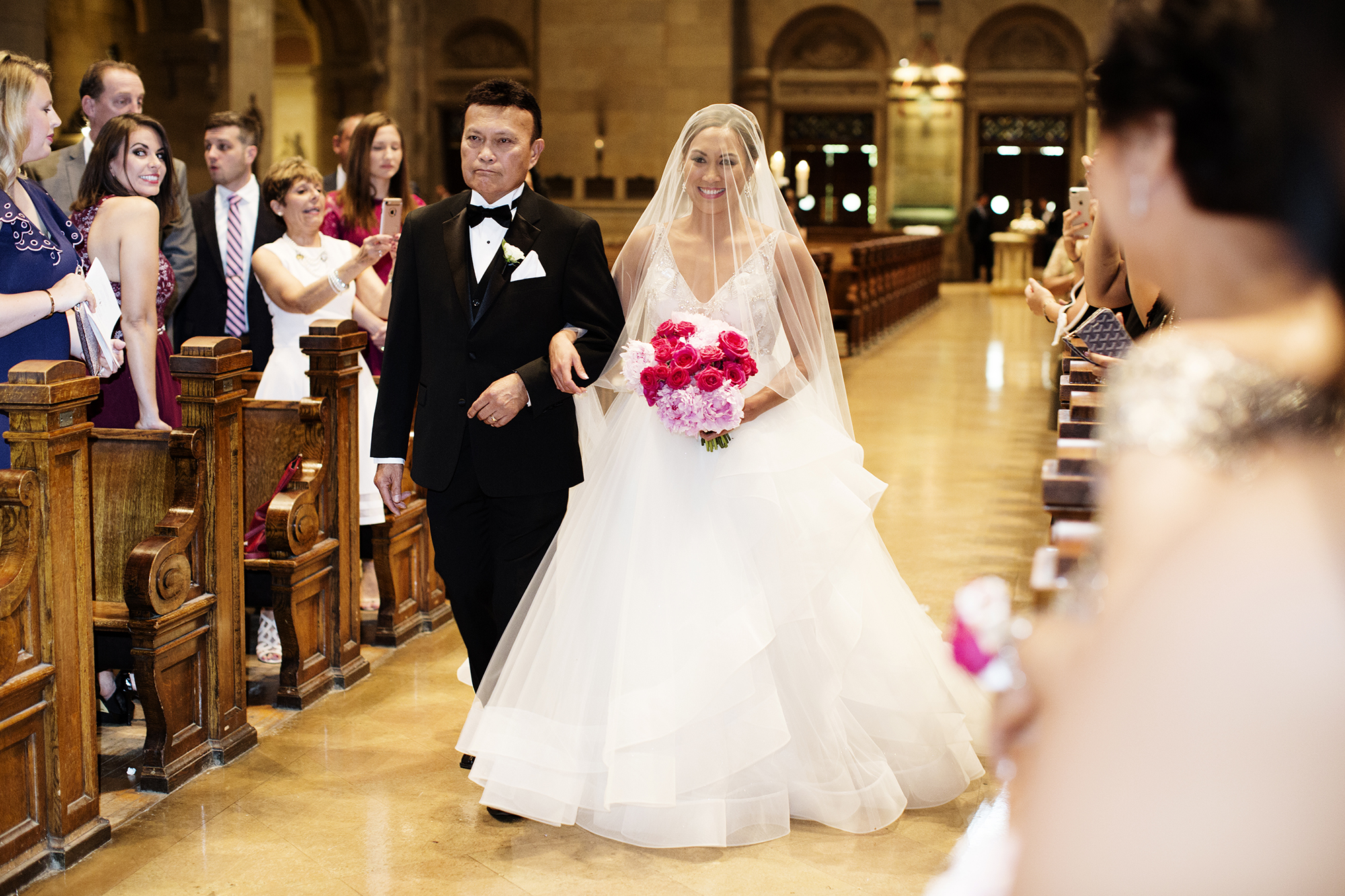 Basilica of St. Mary Wedding Photos | Photography by Photogen Inc. | Eliesa Johnson | Based in Minneapolis, Minnesota