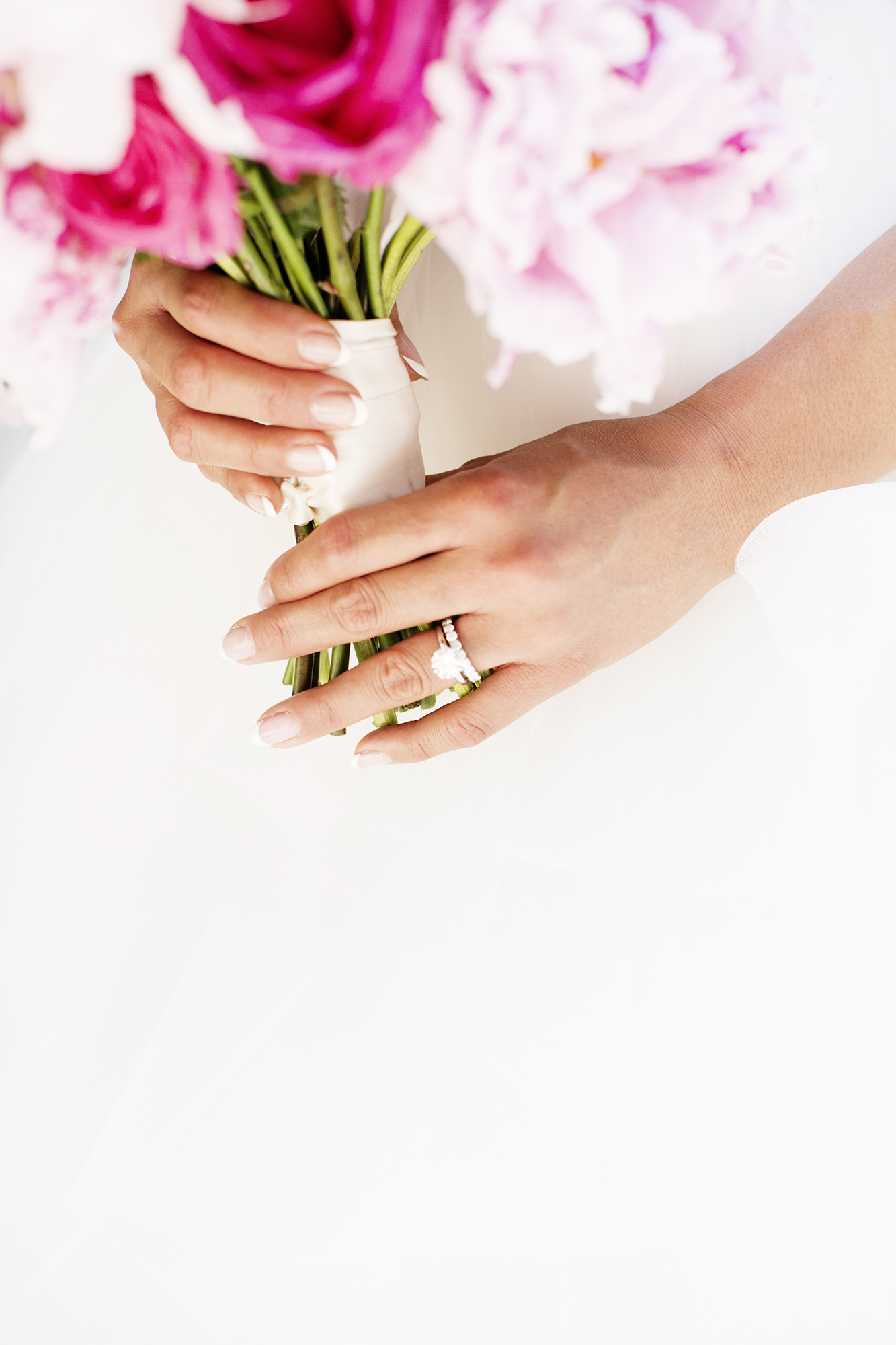 Basilica of St. Mary Wedding Photos | Photography by Photogen Inc. | Eliesa Johnson | Based in Minneapolis, Minnesota