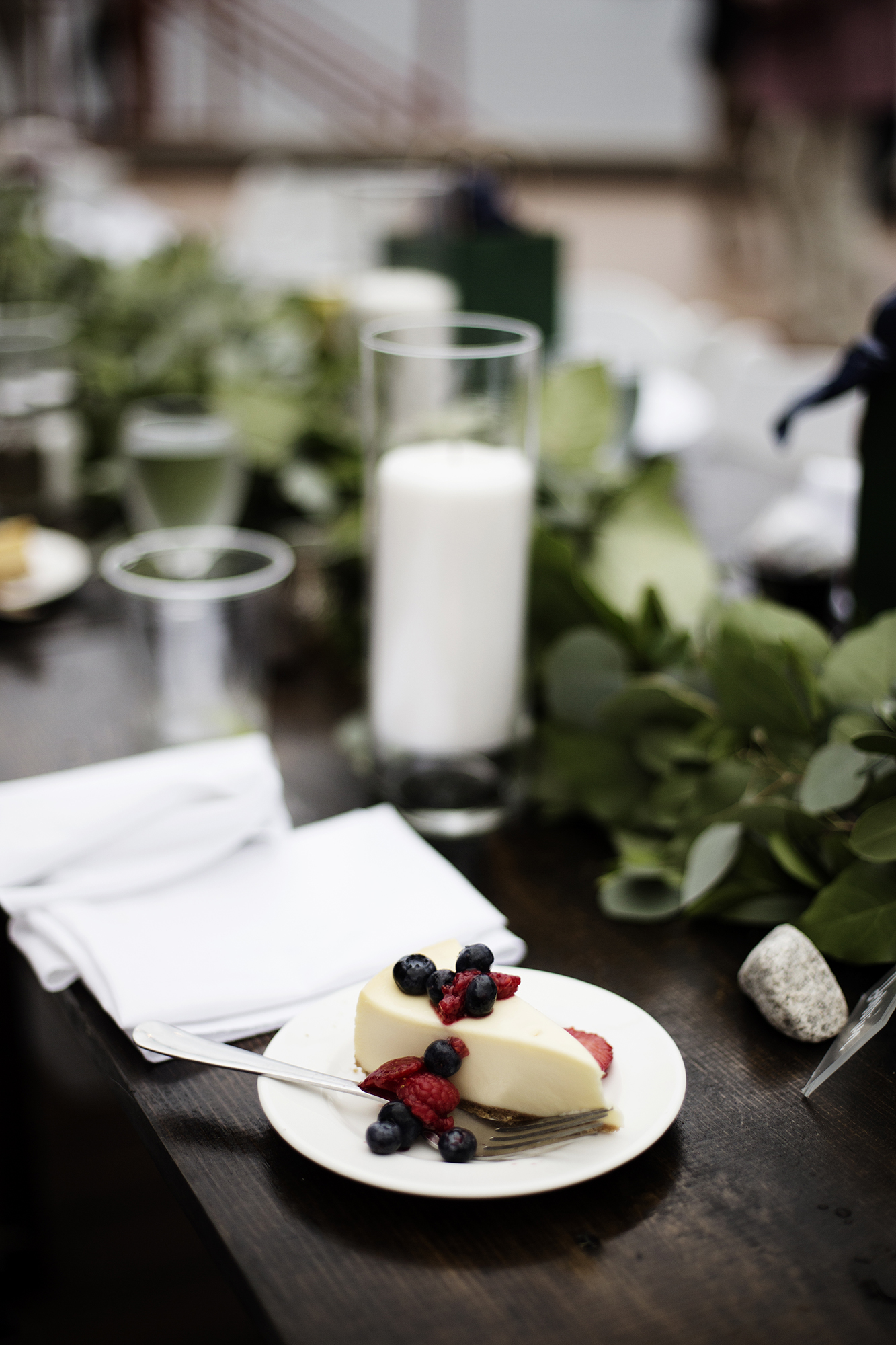 Pier B Resort Wedding Duluth, MN | Photography by Photogen Inc. | Eliesa Johnson | Based in Minneapolis, Minnesota