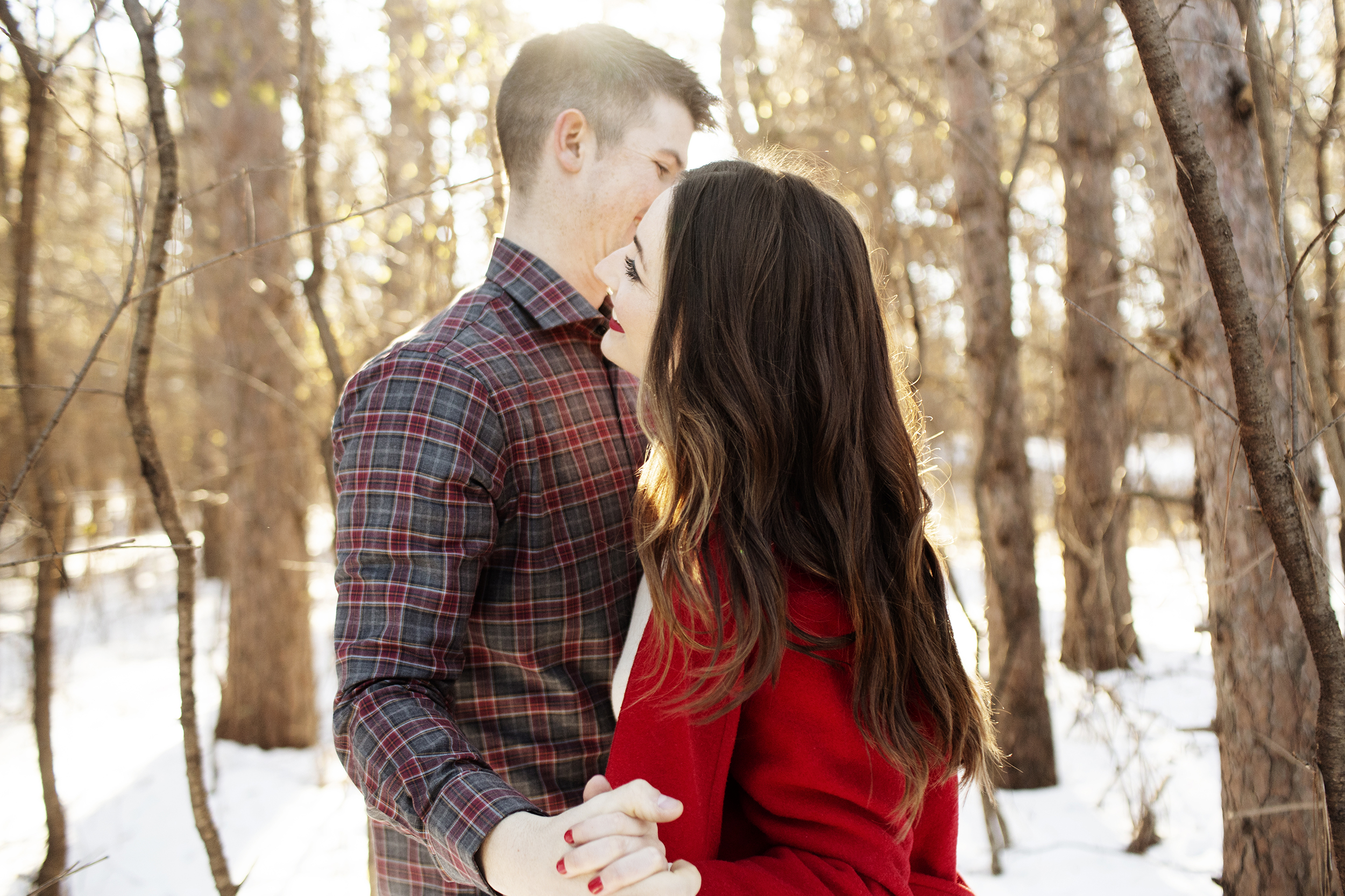 Winter Engagement Session | Afton State Park, MN | Photography by Photogen Inc. | Eliesa Johnson | Based in Minneapolis, Minnesota