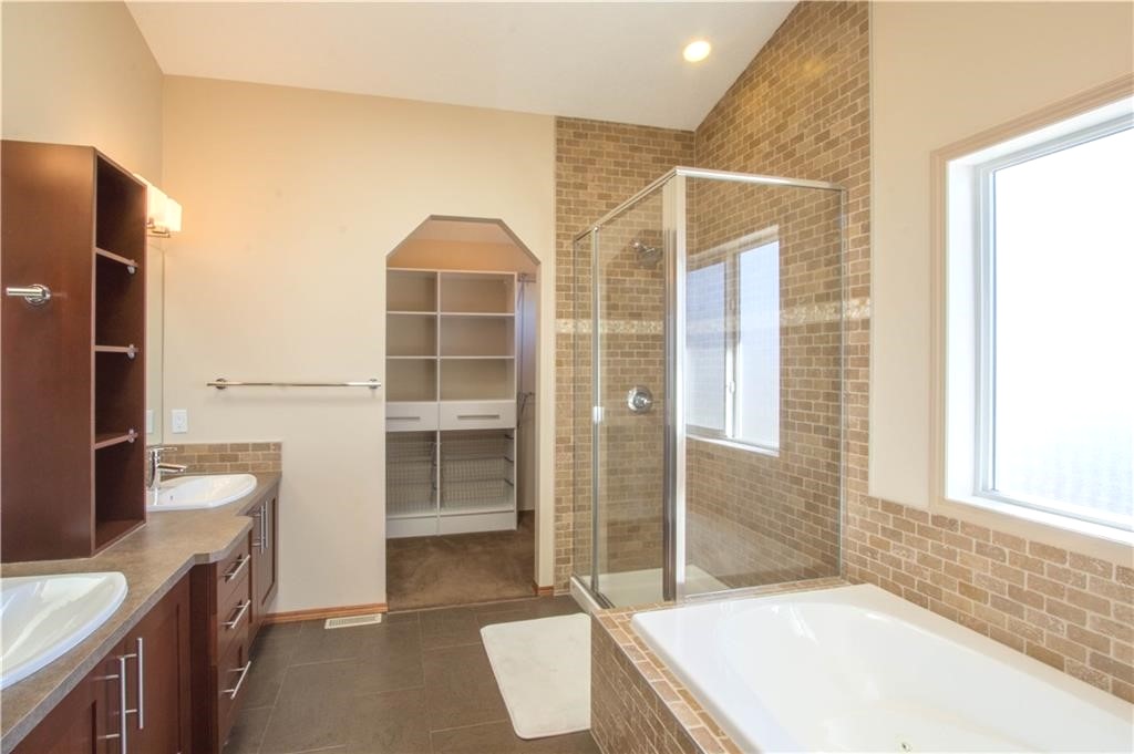master+bath+before.jpg