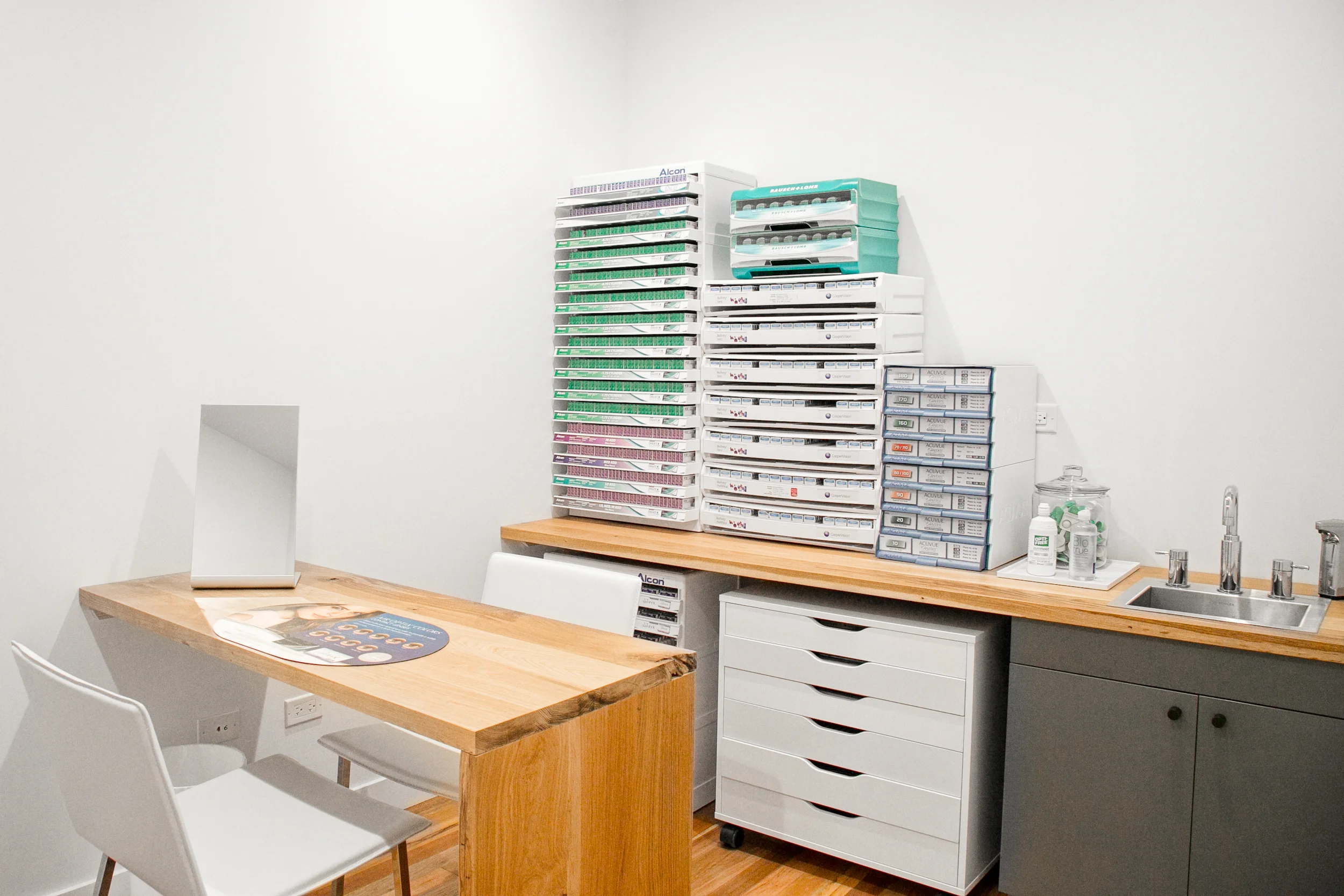 Contact Lens Room