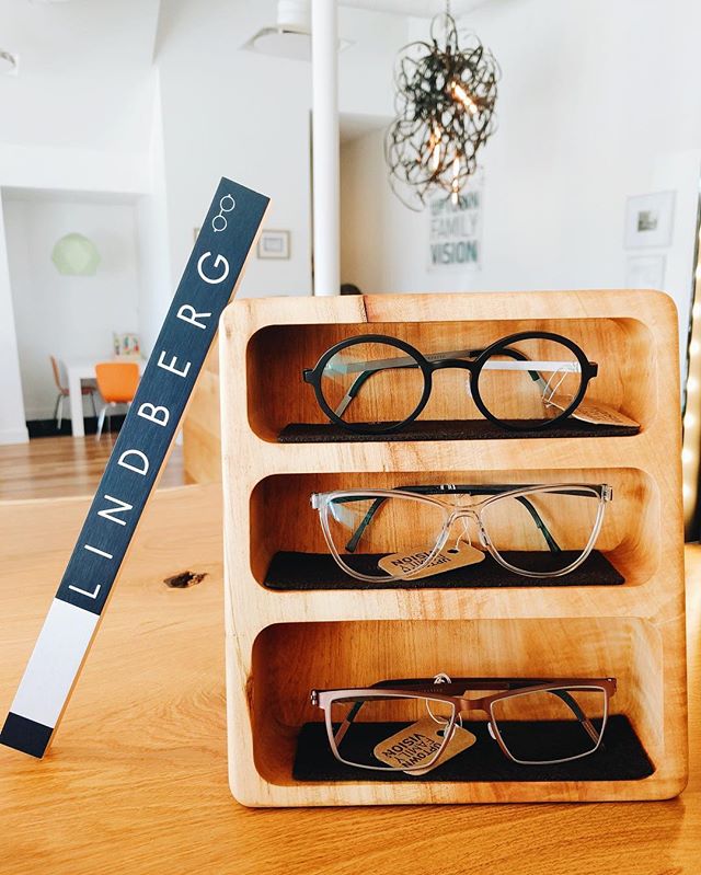 We have three Friday frames of the week! We want to showcase Lindberg in August, and we chose these three frames to show off the diversity of the Lindberg collection. They are completely different shapes, sizes, and colors, but they still embody that