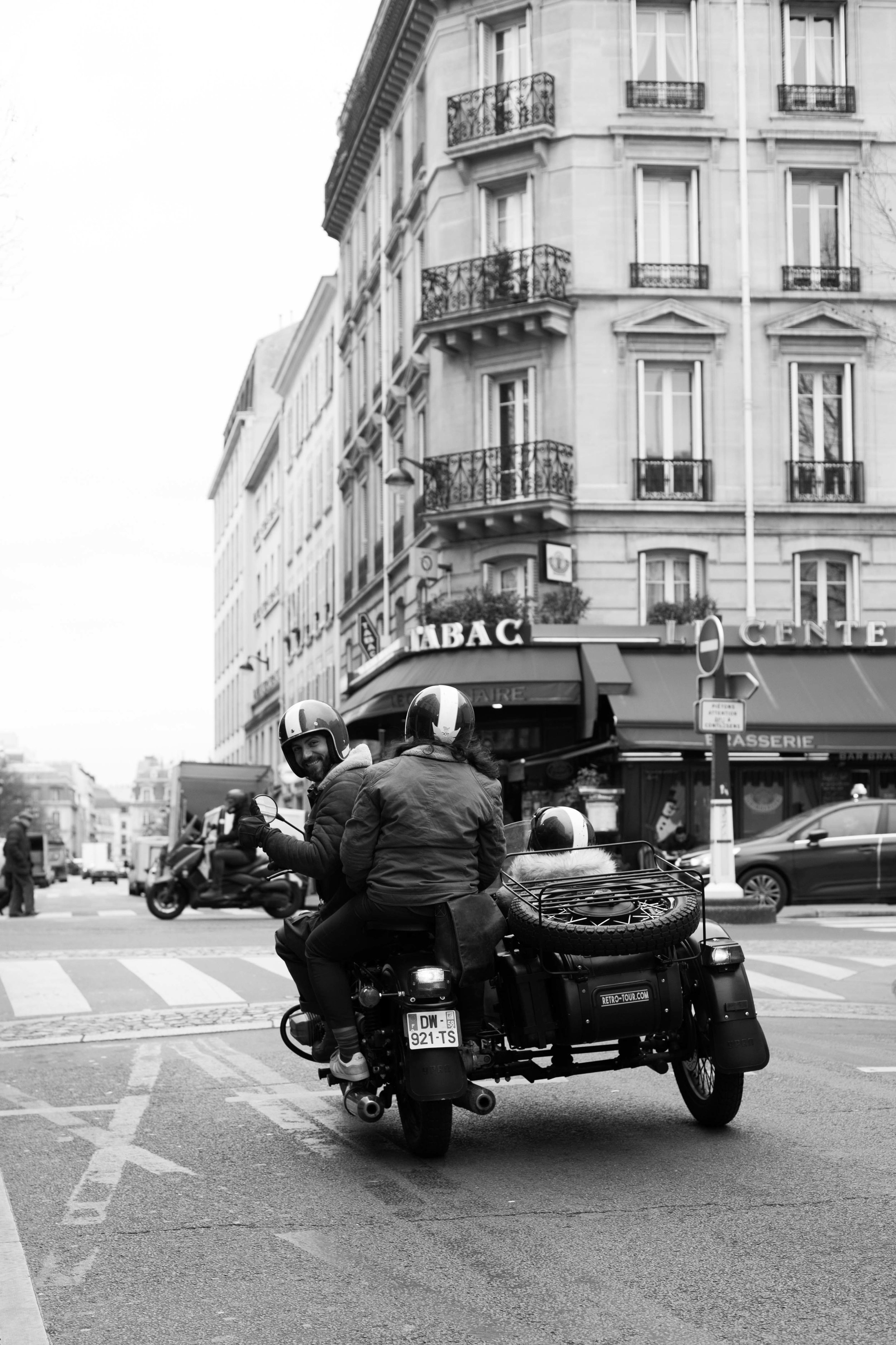 Charlotte Margot Photography - Vintage Motorcycle tour in Paris