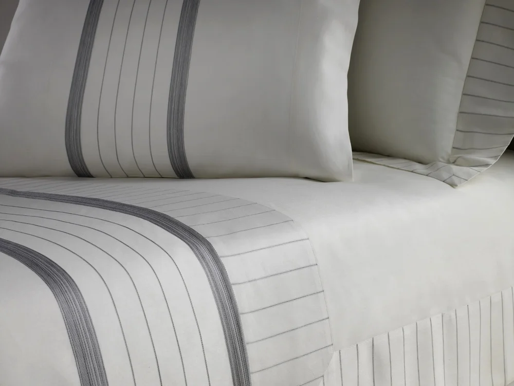 Riga Ivory Black