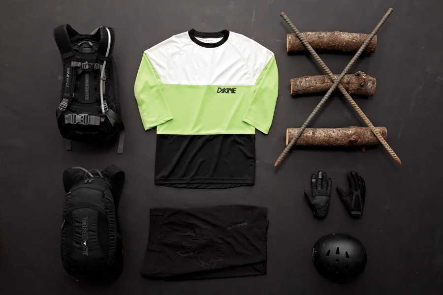 DaKine_MTB_Laydown_ROBB_1.jpg