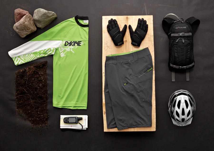 DaKine_MTB_Laydown_ROBB_2.jpg