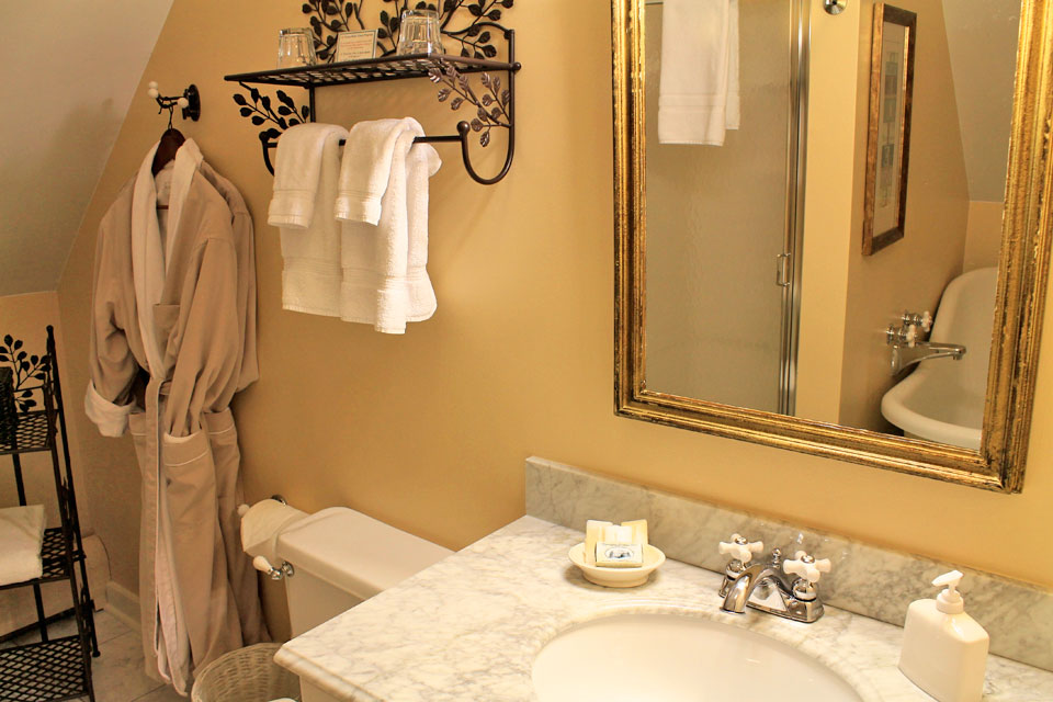 Bathroom of Suite Larkin: Burlington, VT