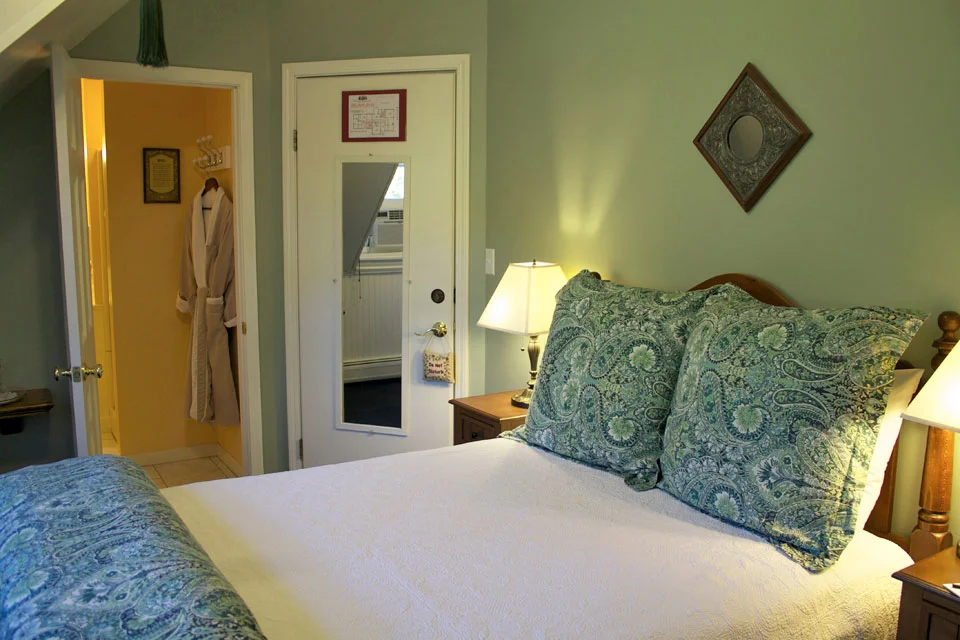 WSInn: Lindsey's Loft- cozy and comfortable guest room