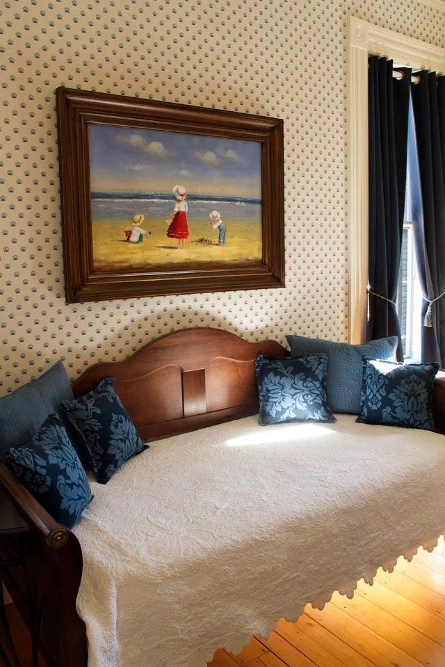 Day-bed in the nantucket room at the Willard Street Inn
