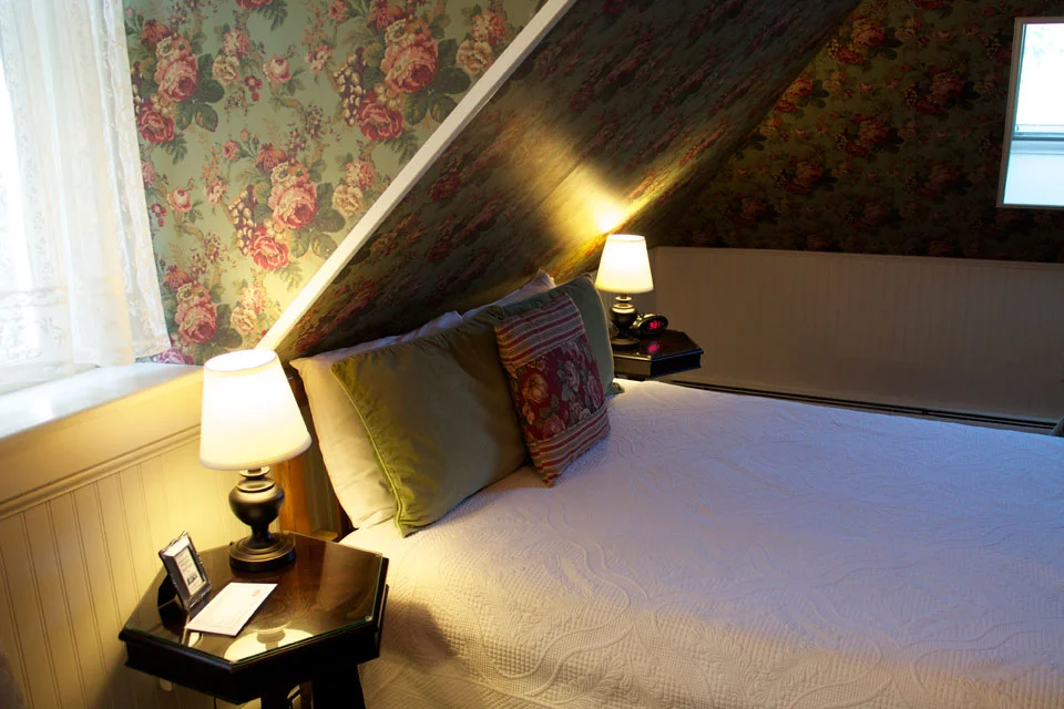 Stone-topped bedside tables frame the queen bed cozied up under the vaulted ceilings in Alexandra’s Alcove.