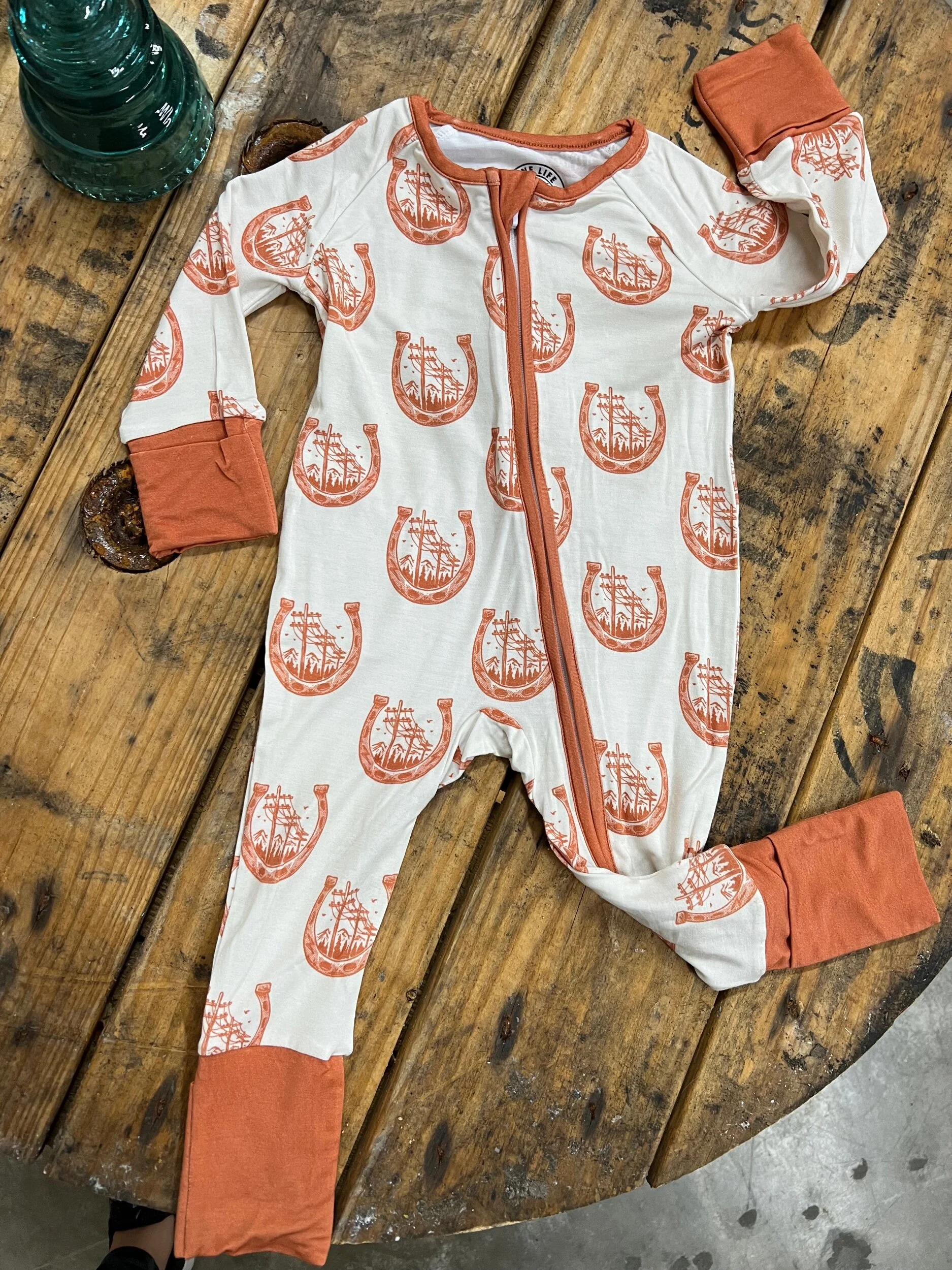 7FEB7B30-2A7A-4904-9EB2-93797F795BF8