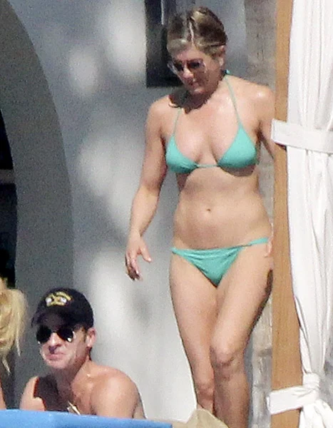 How to win Jennifer Aniston's eternal friendship: be her plank buddy!