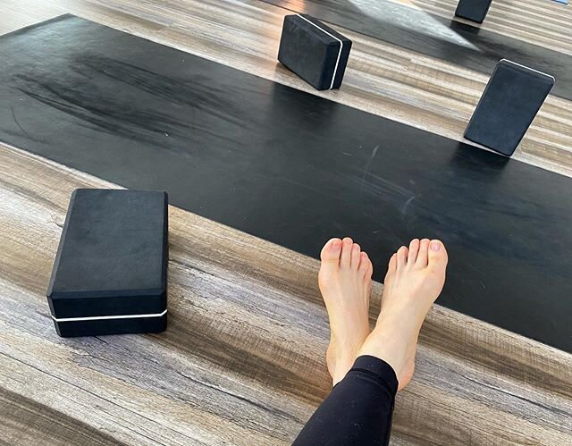 G R A T E F U L 🙏🏼 I spent my weekend practicing, teaching and learning and am one step to my 500-hr yoga certification.  My teachers (thx @katelombardoyoga) and peers have been so inspiring and I&rsquo;m so grateful to be part of this group and co